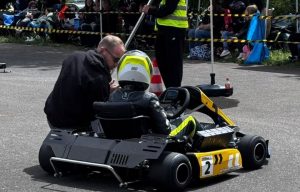 Jugendkartfahrer am Kart in Altenbach