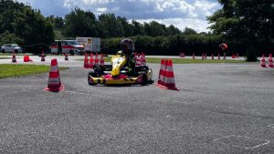 Jugendkart-Fahrer des MSC Weingarten auf dem Slalom-Parcours beim Lauf zur Nordbadischen ADAC Meisterschaft in Oberflockenbach
